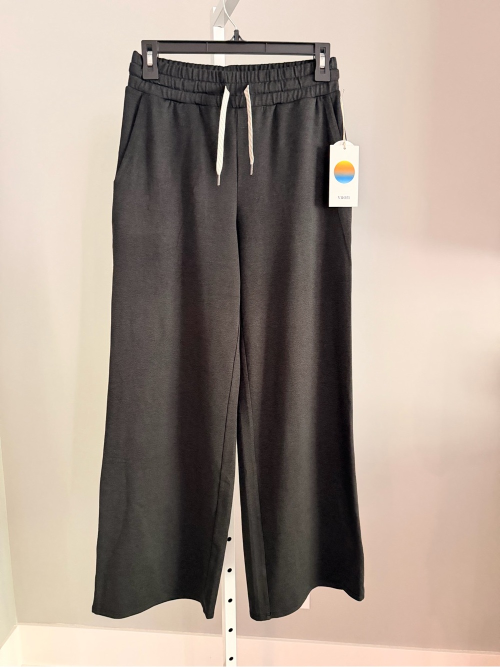 VUORI Halo Wide Leg Soft Smooth Sweatpants Sz XS Short NWT
